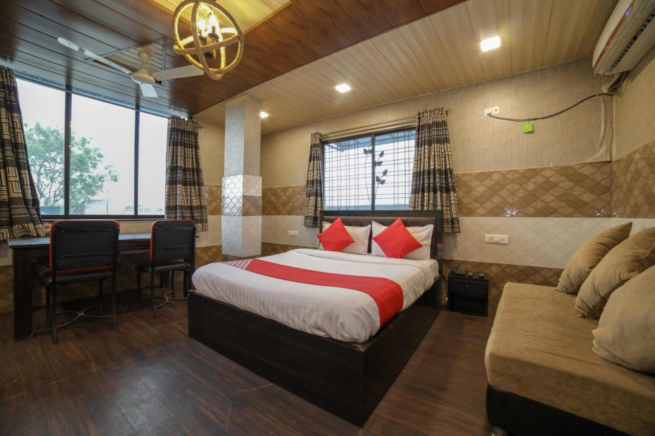 Oyo Flagship Hotel Chandani Raipur  Экстерьер фото